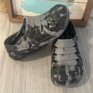 Rugged Shark Black/White Clog Sandal Shoes Choose  Boys Size 13